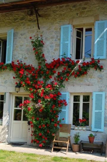 Chambres D'Hotes Des Deux Lacs Ceyzerieu 外观 照片